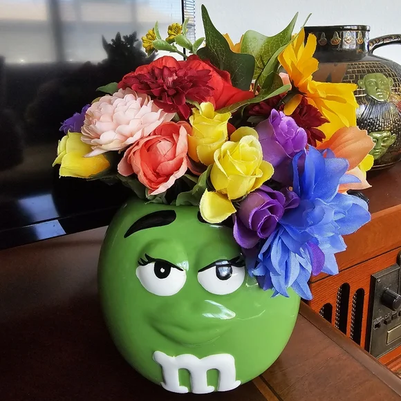 CUSTOM MADE BY MOSBYSTREASURES M&M'S Green and Red Faux Floral Accents - Picture 4 of 5